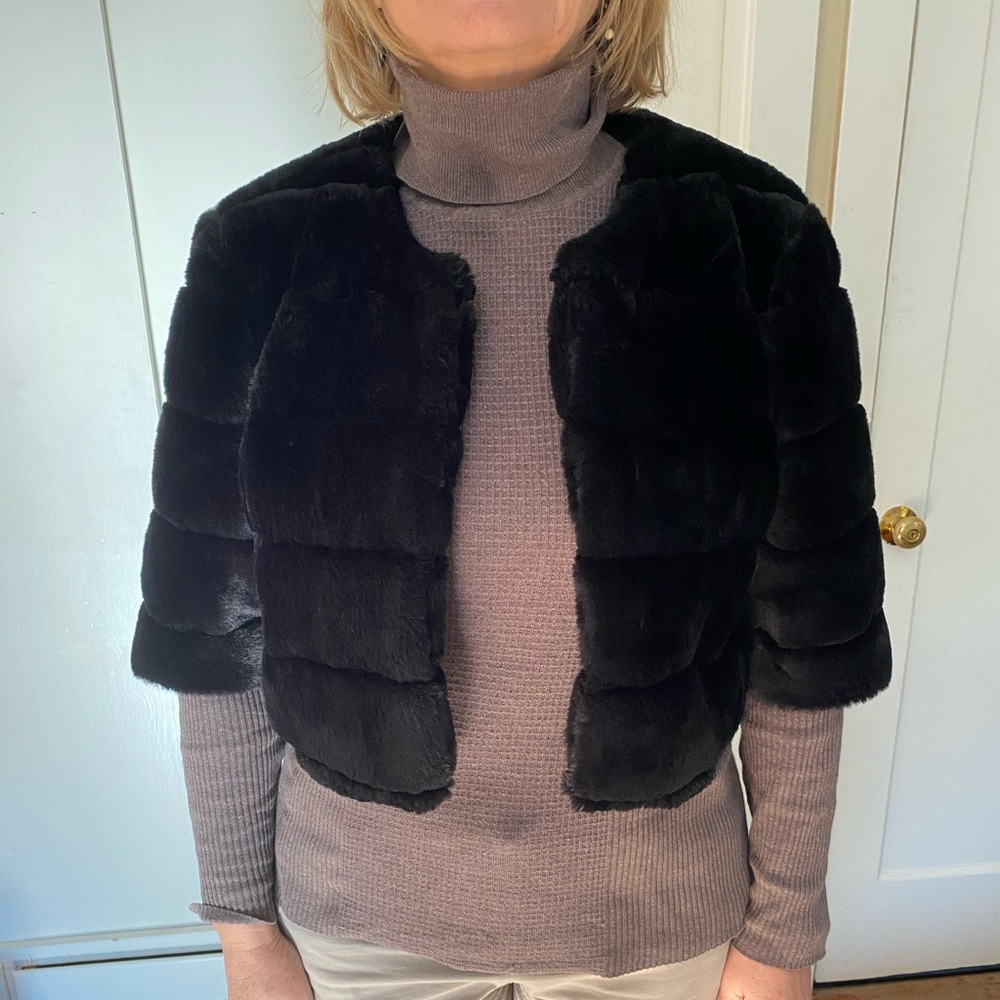 NWOT Black Faux Fur Crop sleeves Shawl